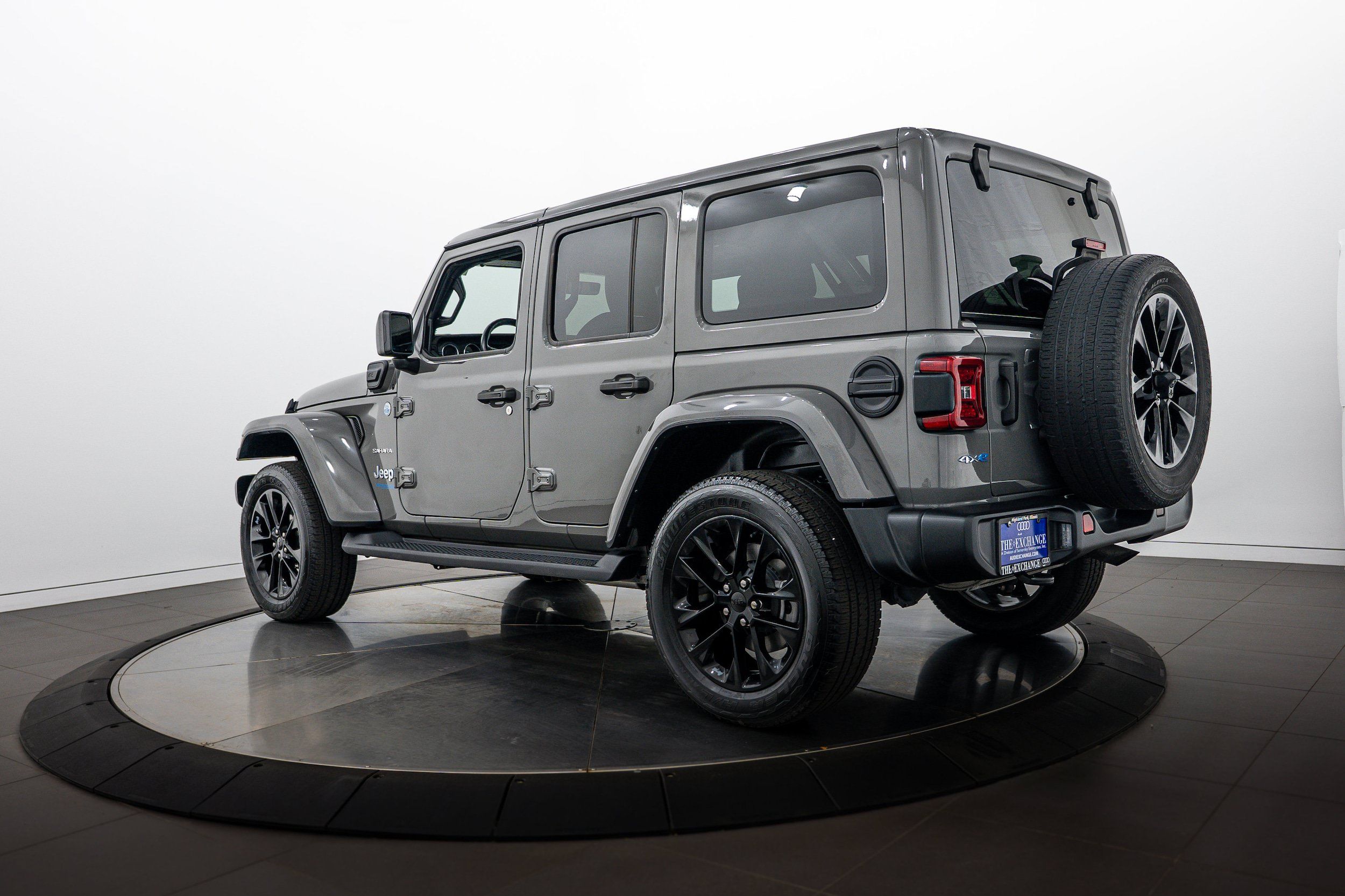 Used 2021 Jeep Wrangler Unlimited Sahara w/ Cold Weather Group AWD/4WD image 5