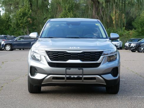 Used 2023 Kia Seltos LX AWD/4WD image 2