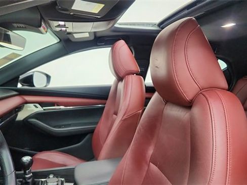 Used 2021 MAZDA MAZDA3 s image 33