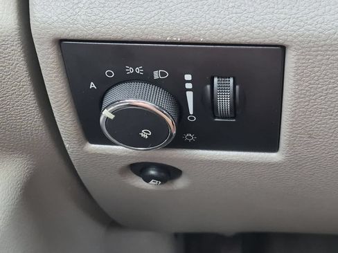 Used 2011 Jeep Grand Cherokee Laredo AWD/4WD image 28