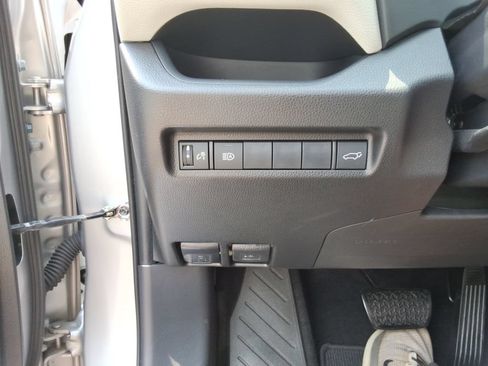 Used 2019 Toyota RAV4 XLE Premium FWD image 37