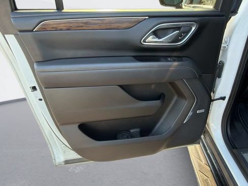 Used 2023 Chevrolet Suburban Premier RWD image 13