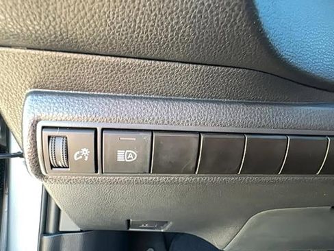 Used 2023 Toyota Corolla SE image 11