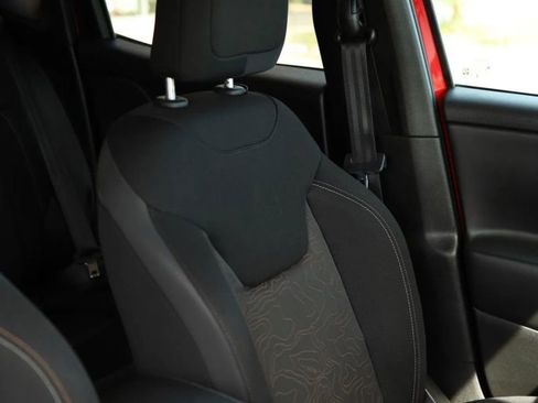 Used 2023 Jeep Renegade Latitude AWD/4WD image 47