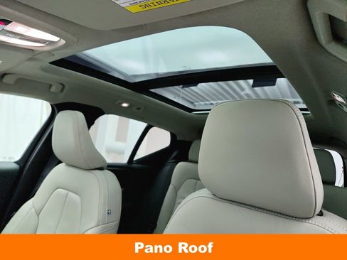 Used 2023 Volvo XC40 B5 Plus AWD/4WD image 12