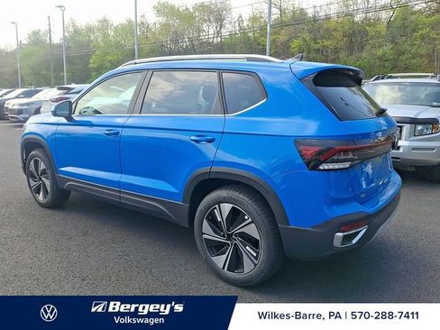 New 2026 Volkswagen Taos SE AWD/4WD image 4
