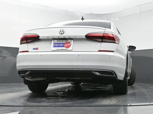 Used 2020 Volkswagen Passat 2.0T SEL image 29