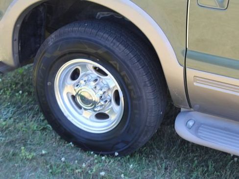 Used 2001 Ford Excursion Limited RWD image 25