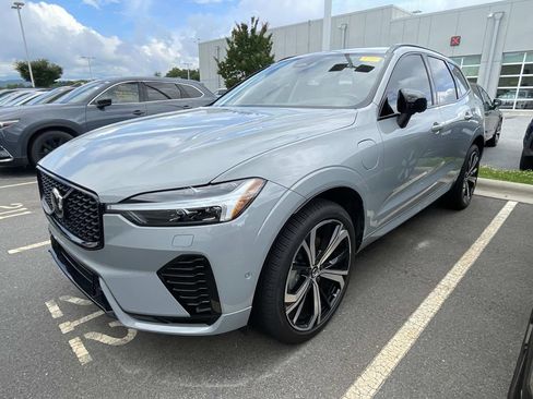Used 2025 Volvo XC60 T8 Ultra w/ Protection Package Premier AWD/4WD image 2