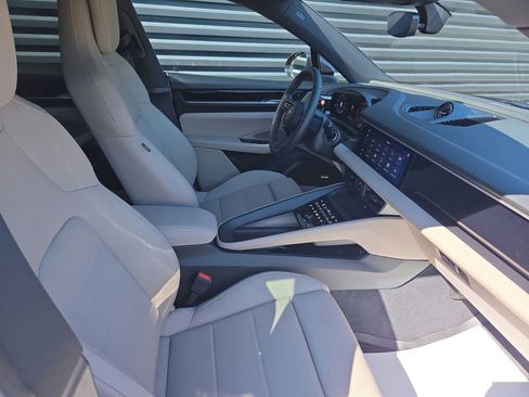 Certified 2025 Porsche Macan 4S Electric image 19