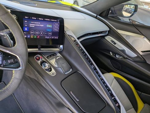 Used 2021 Chevrolet Corvette Stingray Premium Conv w/ Z51 Performance Package image 16