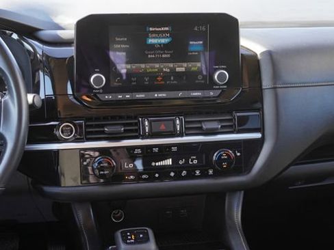 Used 2024 Nissan Pathfinder SV image 17