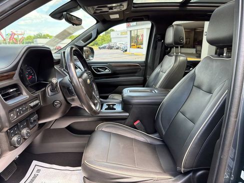 Used 2021 Chevrolet Suburban Premier w/ Premium Package AWD/4WD image 24