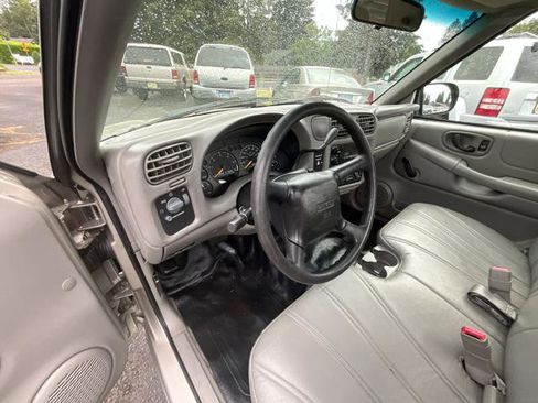 Used 2000 GMC Sonoma SL RWD image 10