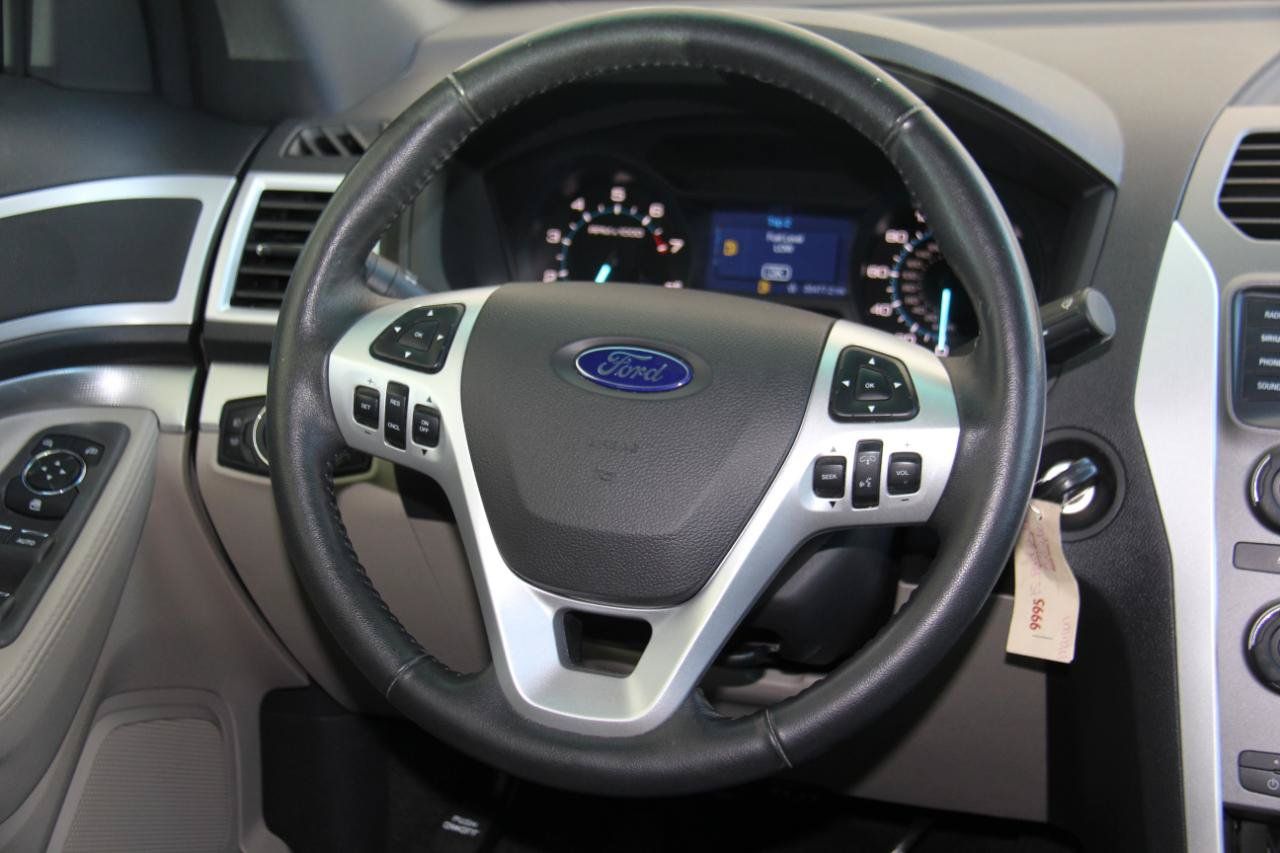 Used 2015 Ford Explorer XLT FWD image 11