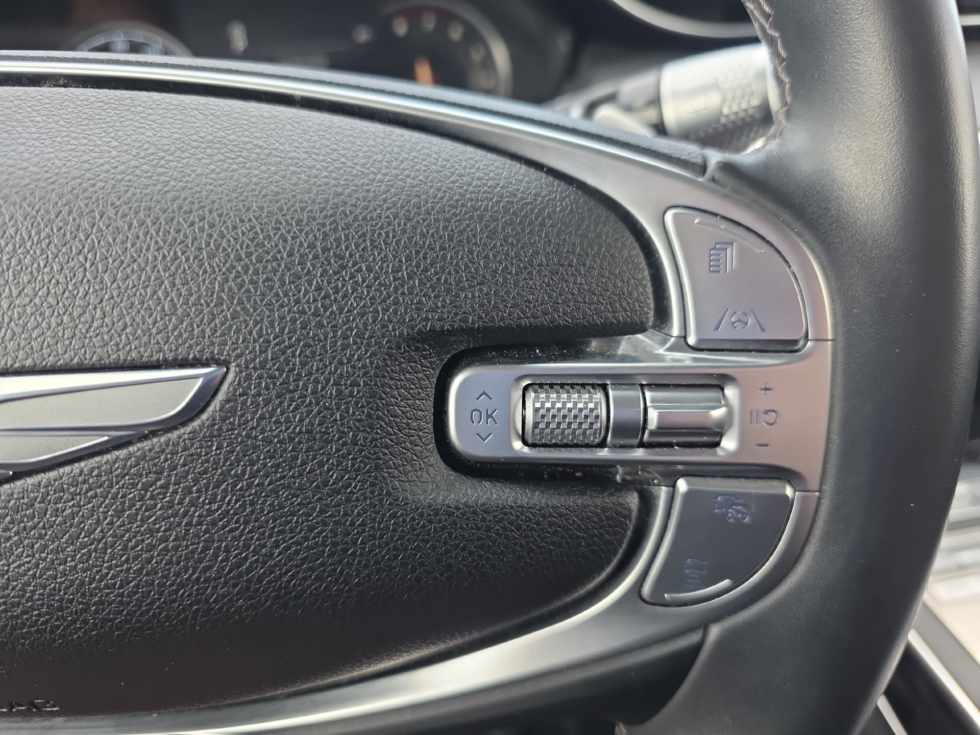 Used 2025 Genesis GV70 2.5T AWD/4WD image 18