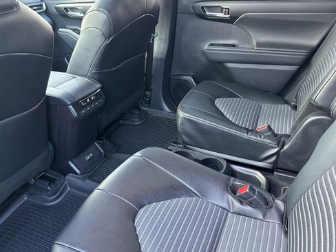 New 2026 Toyota Highlander XLE image 24