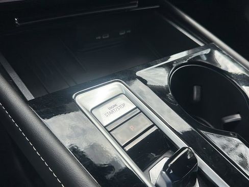 Used 2025 Volkswagen Atlas SE AWD/4WD image 24