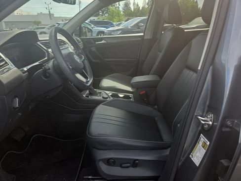 Certified 2023 Volkswagen Tiguan SE w/ Panoramic Sunroof Package AWD/4WD image 10