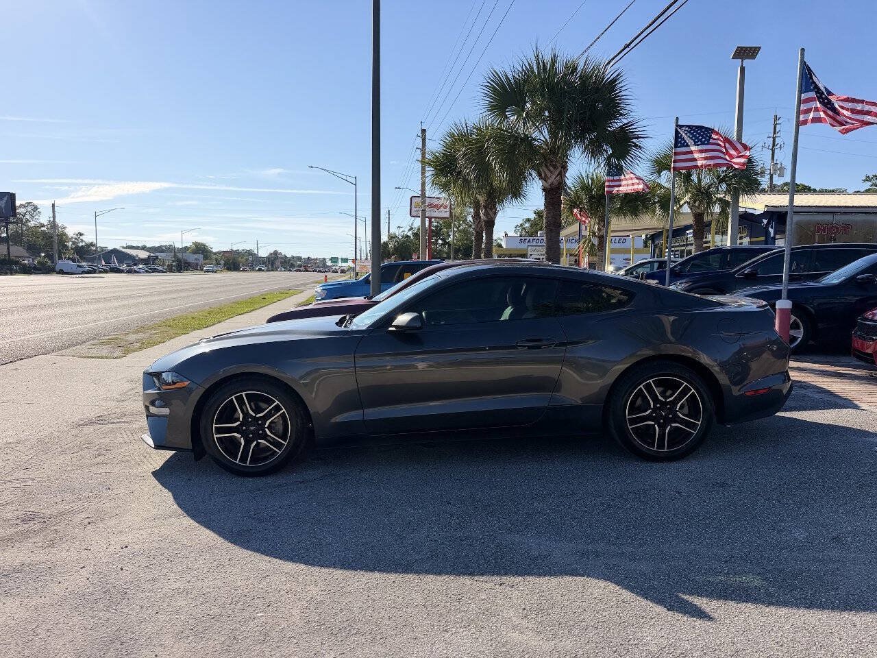 Used 2018 Ford Mustang Premium RWD image 4