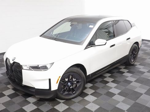 Used 2025 BMW iX xDrive50 image 2