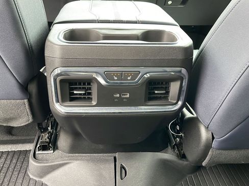 Used 2024 Chevrolet Silverado 1500 High Country w/ Technology Package AWD/4WD image 9