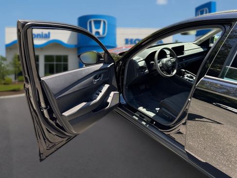 Used 2025 Honda Accord SE image 12