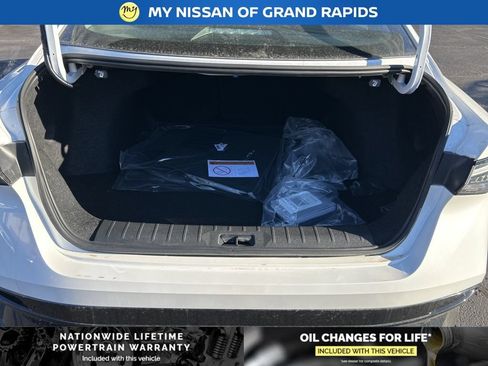 New 2026 Nissan Sentra SR w/ Floor Mat Package FWD image 23