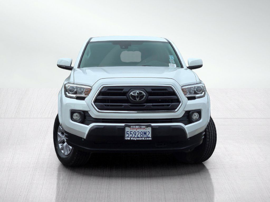Used 2018 Toyota Tacoma SR5 RWD image 3