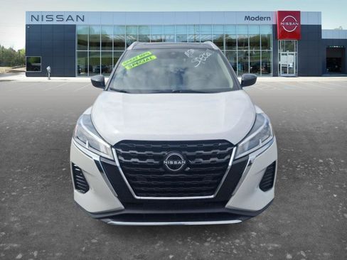 Used 2024 Nissan Kicks SV FWD image 2