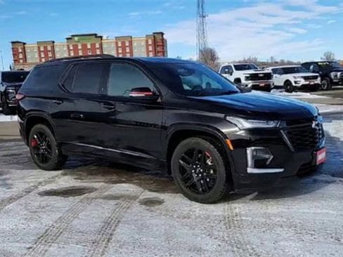 Used 2022 Chevrolet Traverse Premier w/ Redline Edition image 2