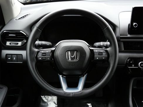 Used 2024 Honda Pilot Touring image 13