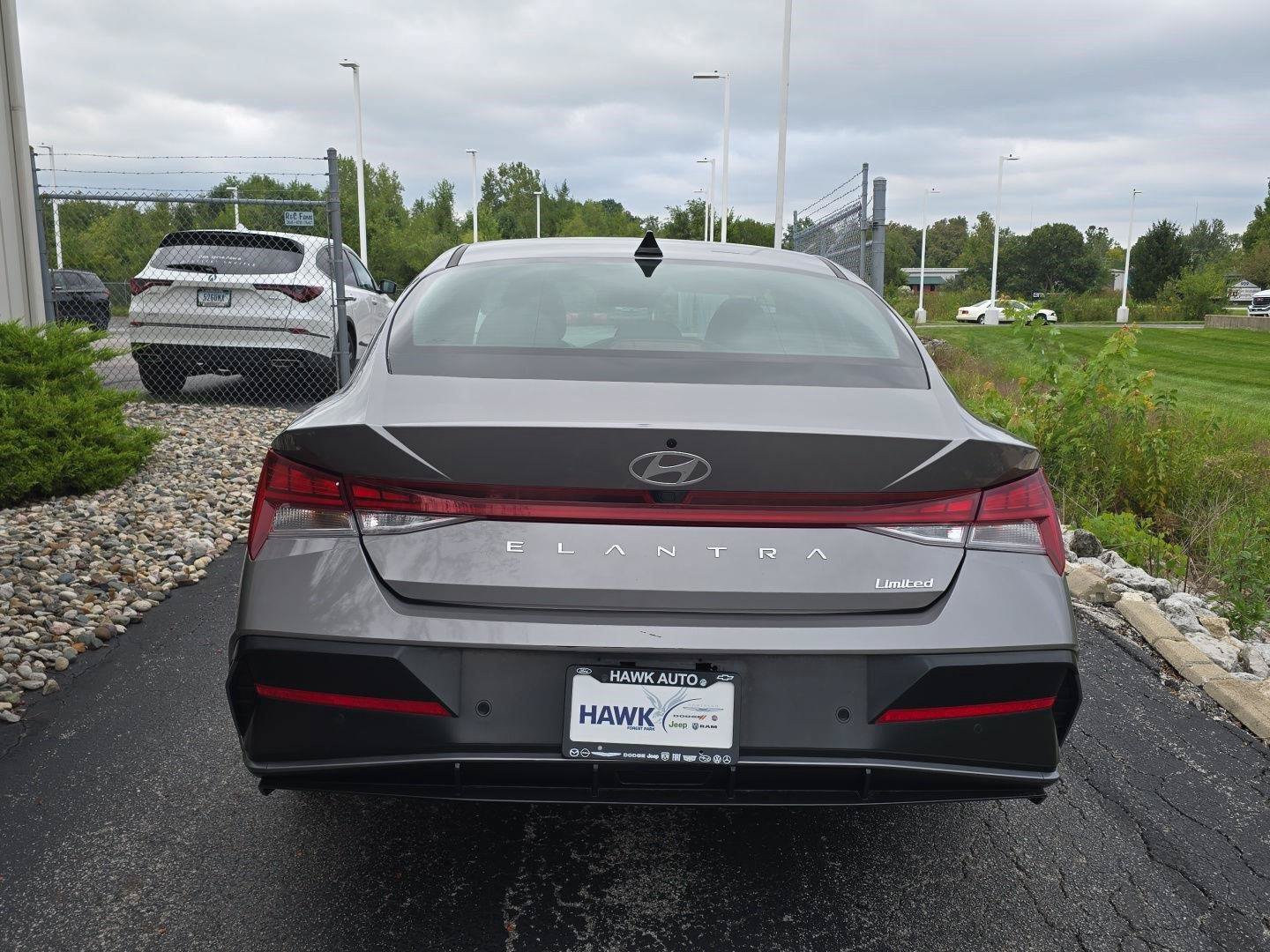Used 2024 Hyundai Elantra Limited FWD image 8
