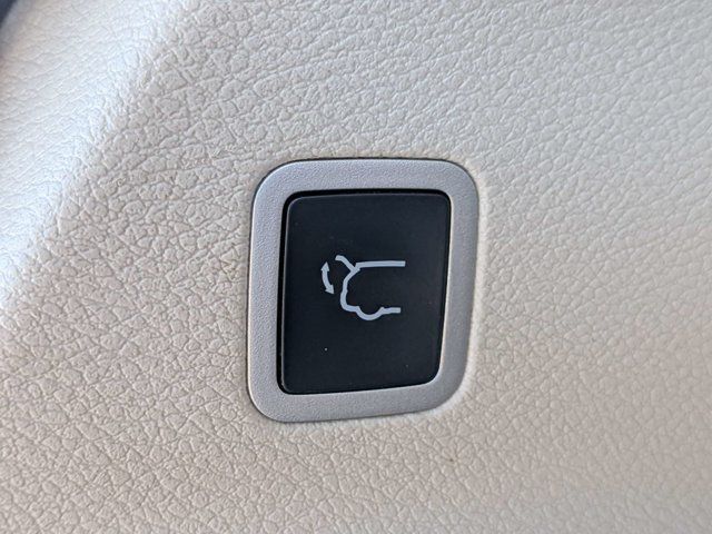 Used 2023 Chrysler Pacifica Touring-L FWD image 14