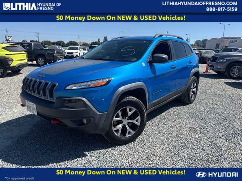 Used 2018 Jeep Cherokee Trailhawk w/ Comfort/Convenience Group AWD/4WD image 1