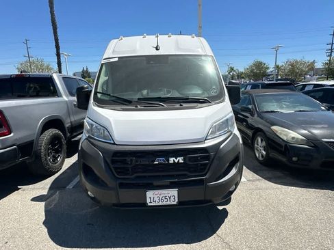 Used 2025 RAM ProMaster 2500 w/ Convenience Group FWD image 3
