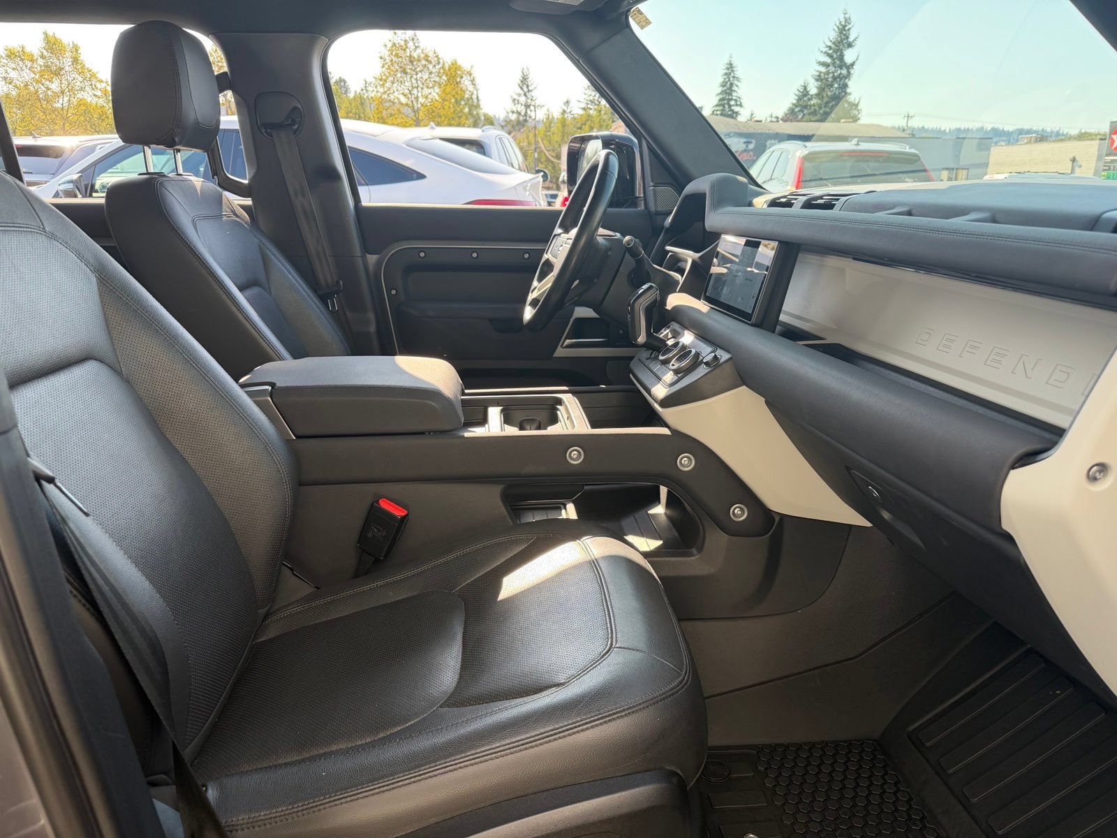 Used 2023 Land Rover Defender 110 SE AWD/4WD image 24