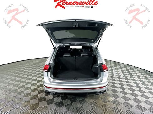 Used 2023 Volkswagen Tiguan SE R-Line image 29