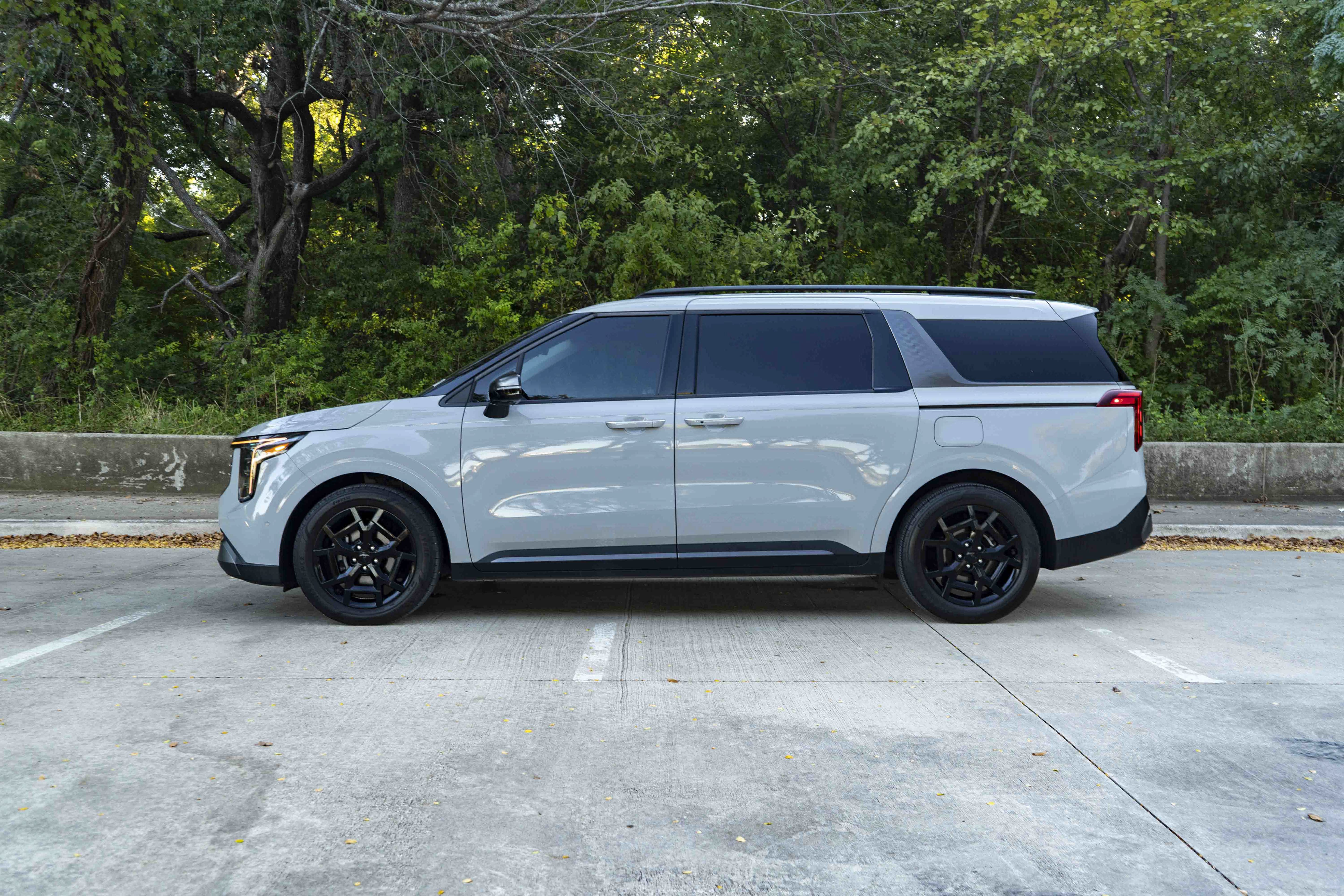 Used 2026 Kia Carnival SX w/ SX Dark Edition Package FWD image 6