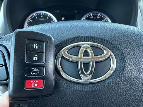 Used 2017 Toyota Highlander XLE AWD/4WD image 49