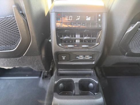 Used 2023 Jeep Grand Cherokee L Limited AWD/4WD image 17