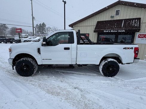 Used 2022 Ford F250 XLT AWD/4WD image 2