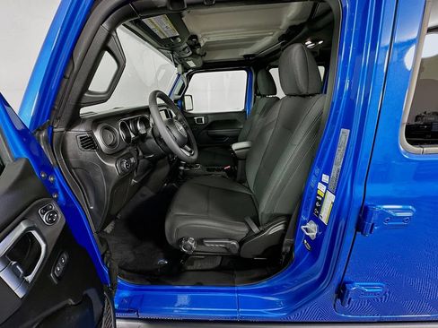 Used 2023 Jeep Gladiator Sport AWD/4WD image 21