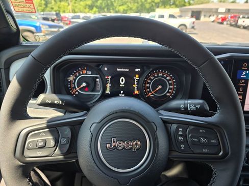 New 2025 Jeep Gladiator Sport image 11