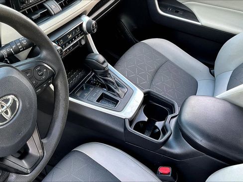 Used 2021 Toyota RAV4 XLE image 18