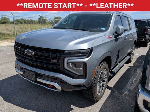 Used 2025 Chevrolet Suburban Z71 w/ Comfort Package AWD/4WD image 3