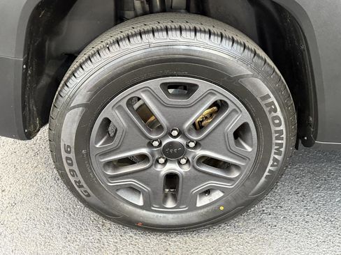 Used 2019 Jeep Renegade Sport image 25