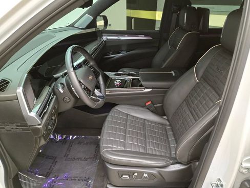 Used 2025 Cadillac Escalade V AWD/4WD image 16