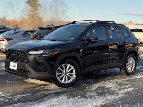 Used 2023 Toyota Corolla Cross LE w/ Moonroof Package image 1