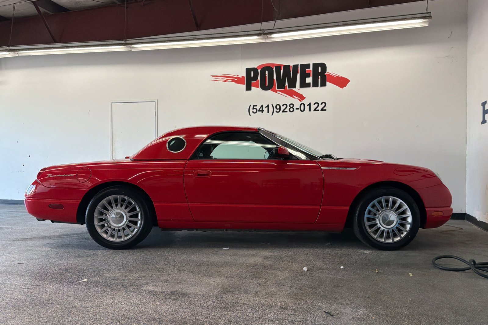 Used 2005 Ford Thunderbird RWD image 2